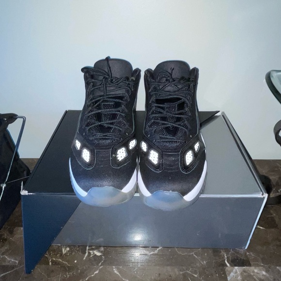 AIR JORDAN 11 RETRO LOW IE - Picture 11 of 11